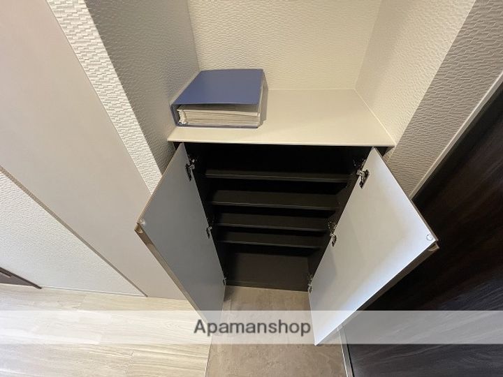 愛知県名古屋市北区大曽根3丁目の賃貸マンションの玄関