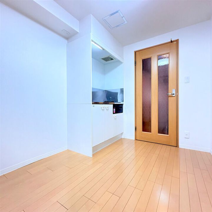 愛知県名古屋市北区城見通1丁目の賃貸マンションの居間