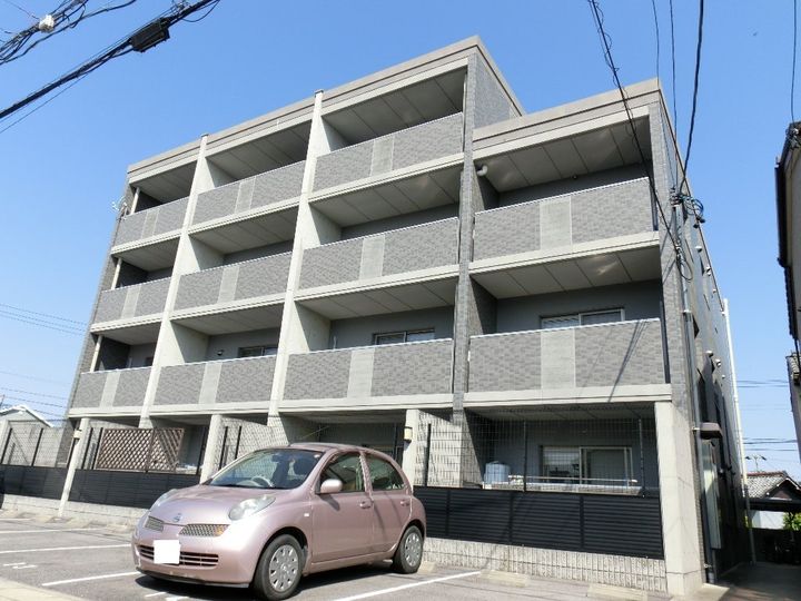 愛知県名古屋市北区三軒町の賃貸マンションの外観