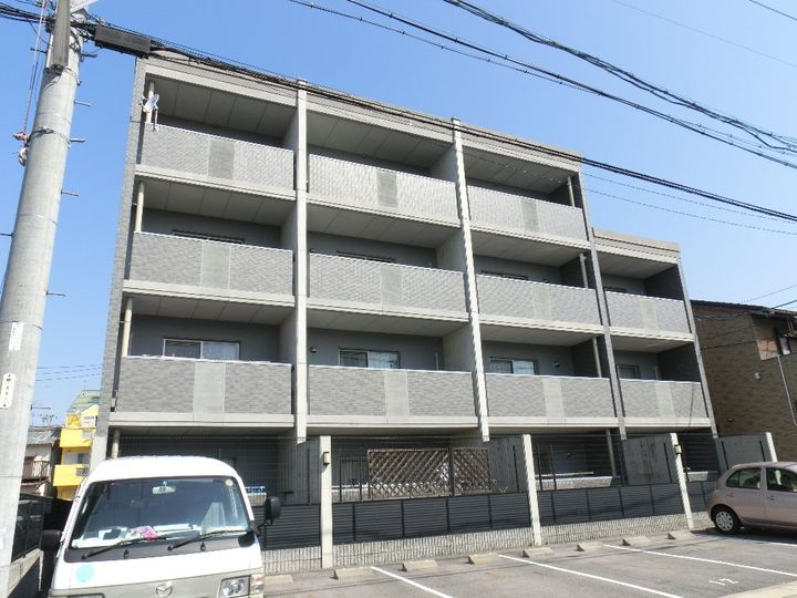 愛知県名古屋市北区三軒町の賃貸マンションの外観