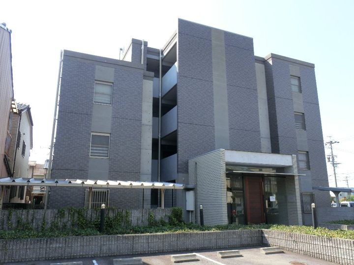 愛知県名古屋市北区三軒町の賃貸マンションの外観