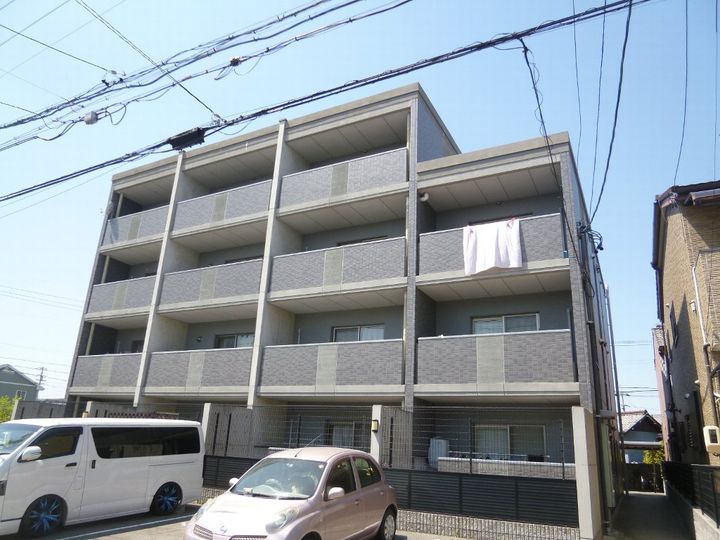 愛知県名古屋市北区三軒町の賃貸マンションの外観