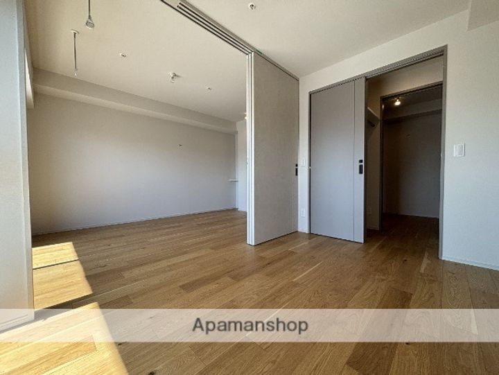 愛知県名古屋市西区那古野1丁目の賃貸マンションの居間