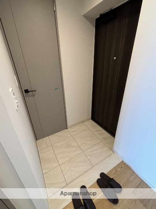 愛知県名古屋市西区那古野1丁目の賃貸マンションの玄関