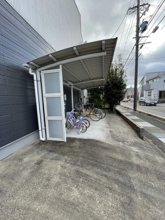 L’S COURTの外観