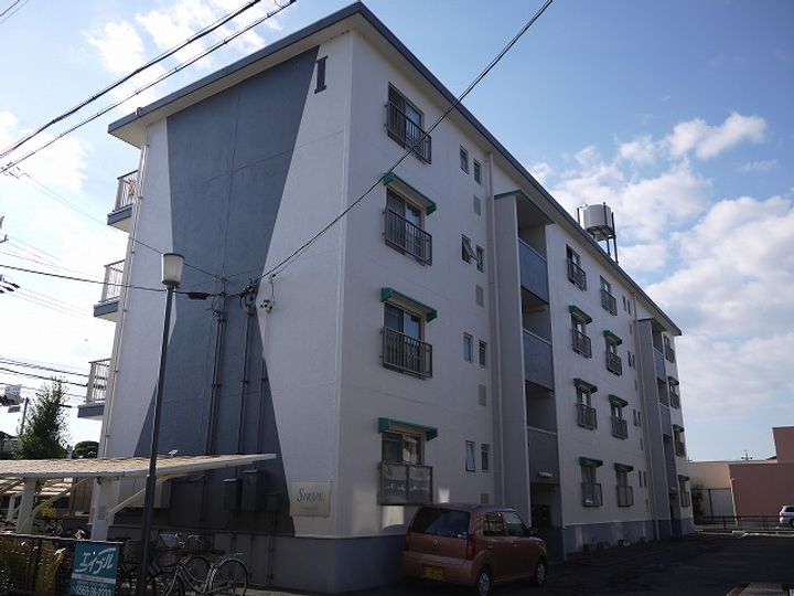 シルエ柏原の外観