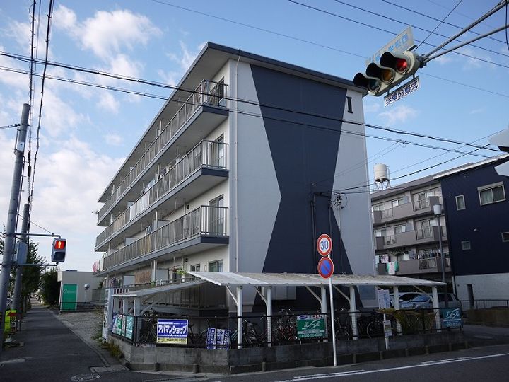 シルエ柏原の外観