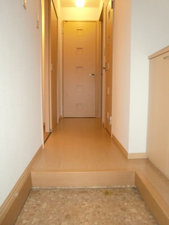 愛知県小牧市小牧5丁目の賃貸アパートの玄関