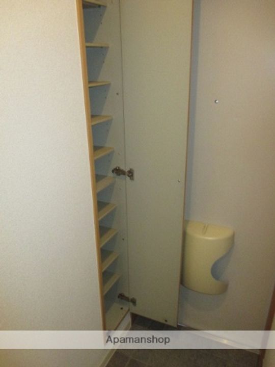 愛知県小牧市掛割町の賃貸アパートの玄関