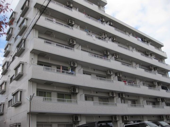 愛知県小牧市東1丁目の賃貸マンションの外観