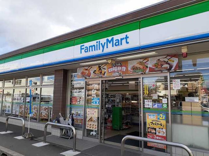 ゼファー徳重の周辺