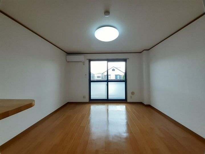 グリシーヌ1番館の居間