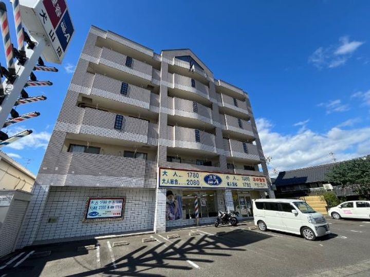 ニューマンション日比野の外観