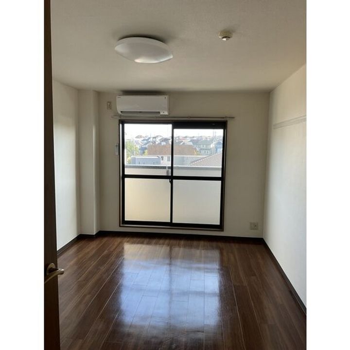 エトアール平針Iの居間