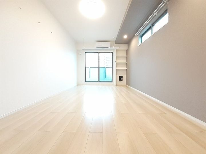 CORAL MITTEの居間