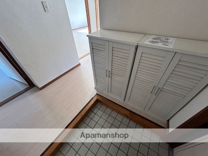 愛知県日進市赤池5丁目の賃貸マンションの玄関