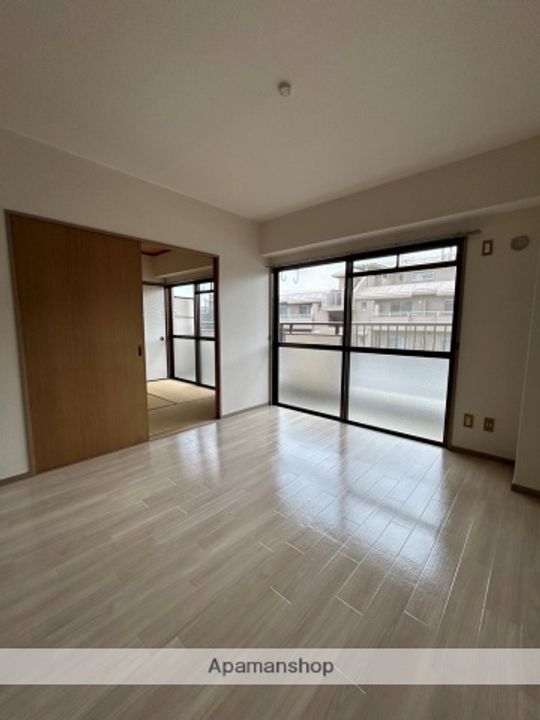 愛知県名古屋市天白区池見1丁目の賃貸マンションの居間