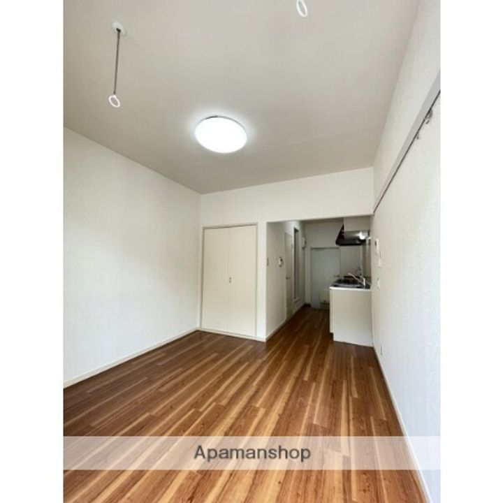 フレグランス荒池の居間