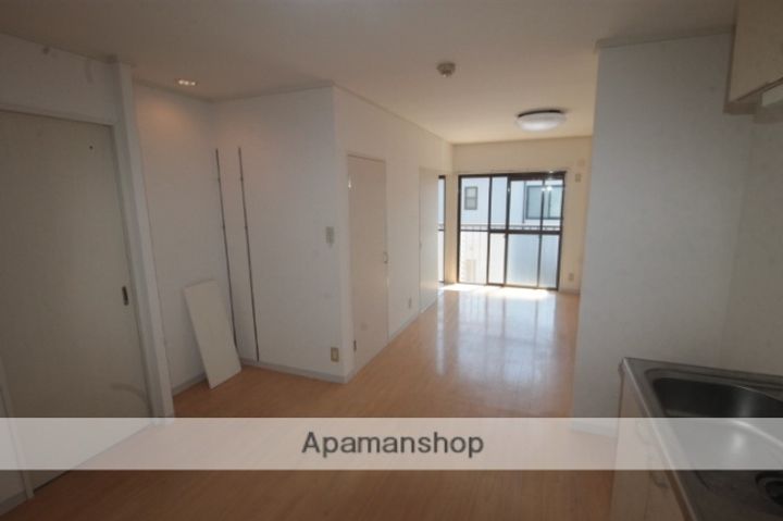 メゾン八社Kの居間