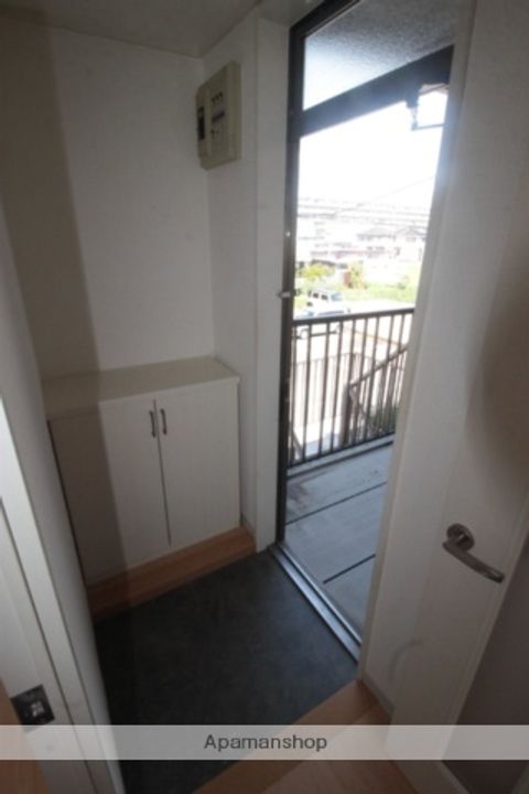 メゾン八社Kの玄関