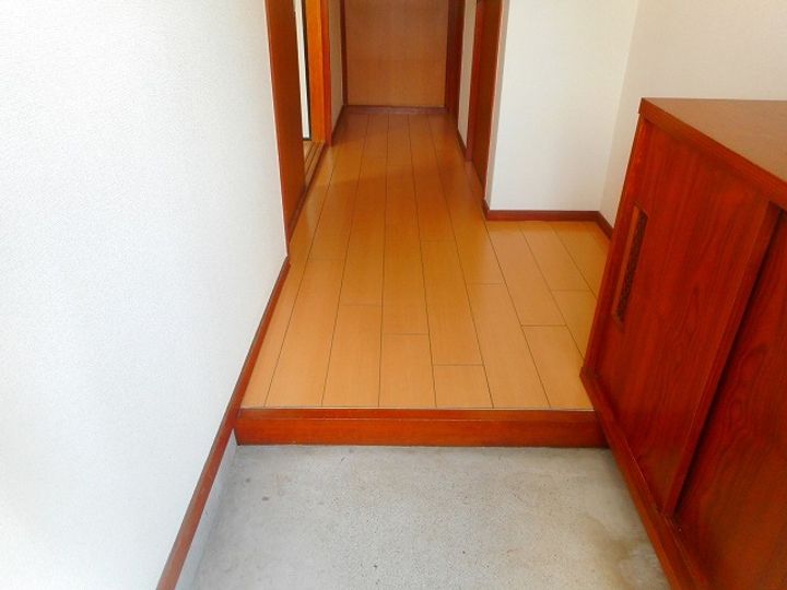 十王ハイツの玄関