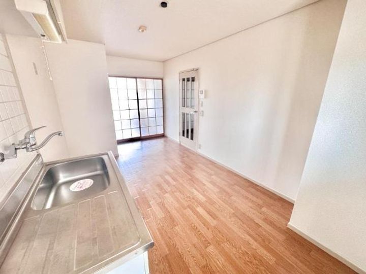 シャトーエルク00202の居間