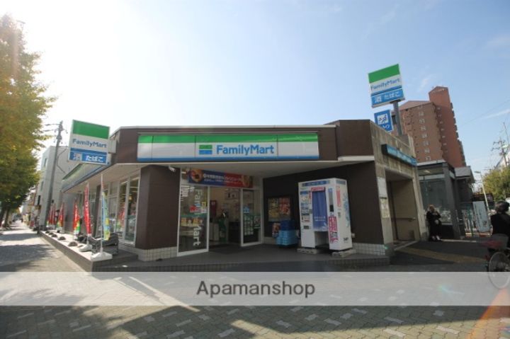 クイーンズ・スクエアの周辺