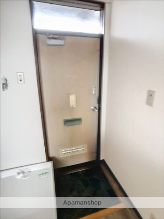 ハイツよこた103の玄関