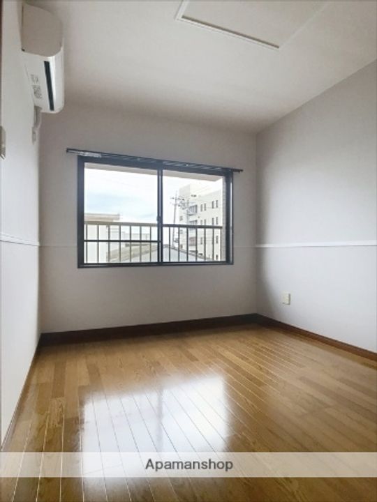 サンモール今本202の居間