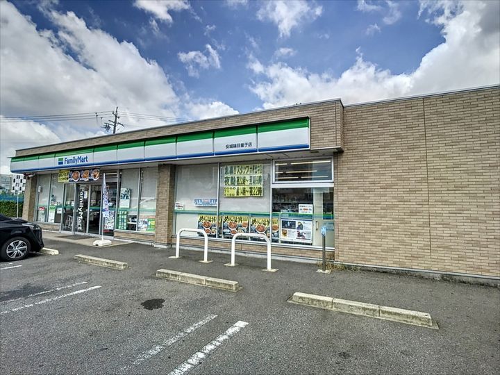 ラ・ピエスの周辺