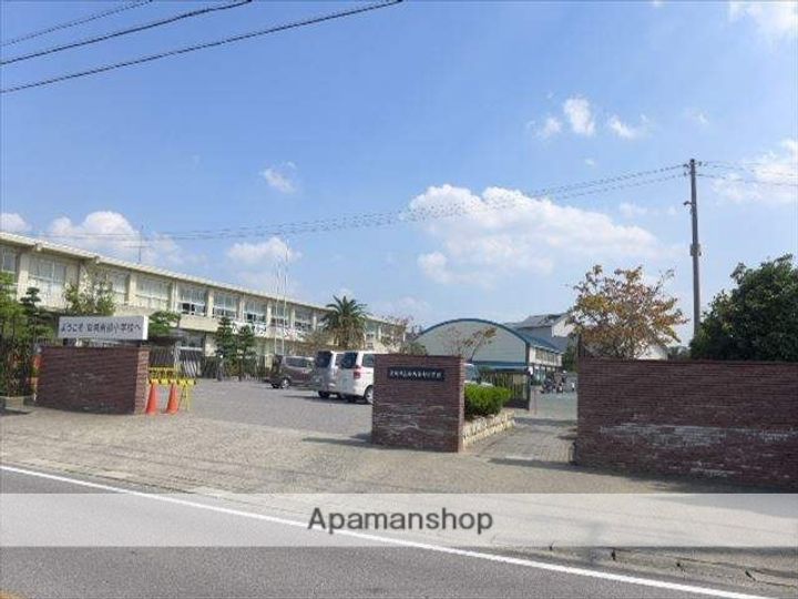 ハイツシャレード101の周辺