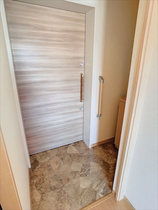 ヴィラフローラ306の玄関