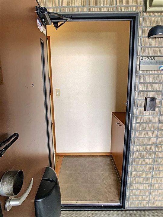 K’S HOUSE A203号室の玄関