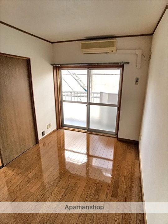 メゾン上条205の居間