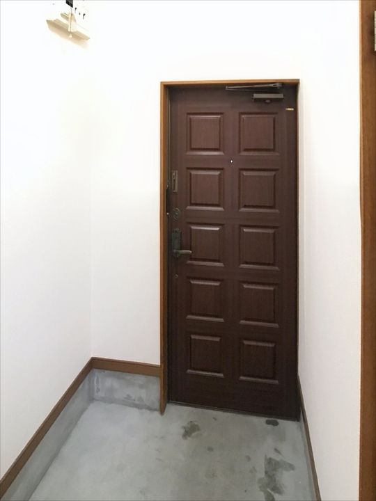 南根ハイツの玄関