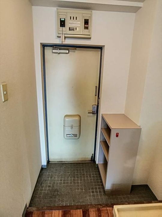 藤井マンション高倉305の玄関