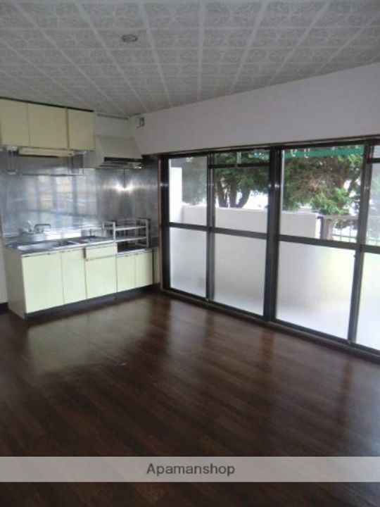 グレース磯村107の居間