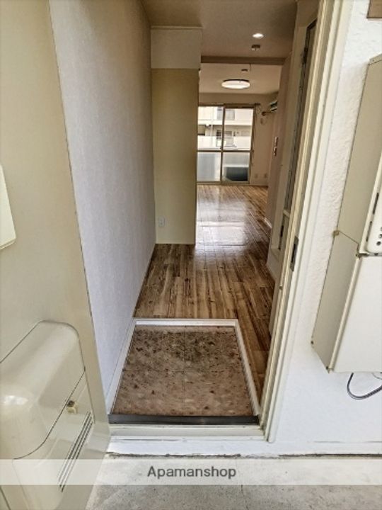 ホワイトハイツ103の玄関