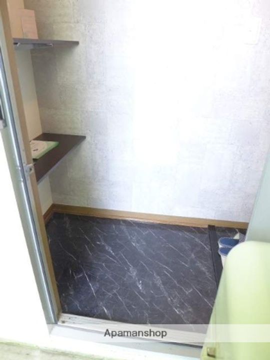 グリーン宮丘A棟103の玄関