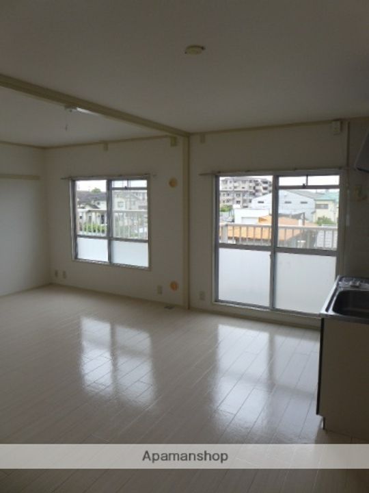 ドエル高須203の居間