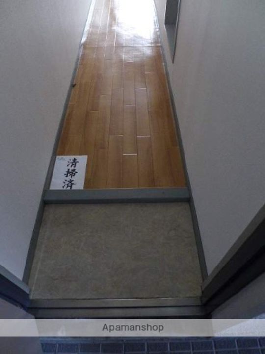 コーポ栄103の玄関