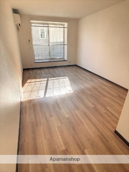 愛知県刈谷市寿町4丁目の賃貸アパートの居間