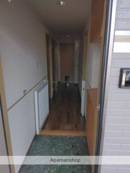 サンセール弐番館203の玄関