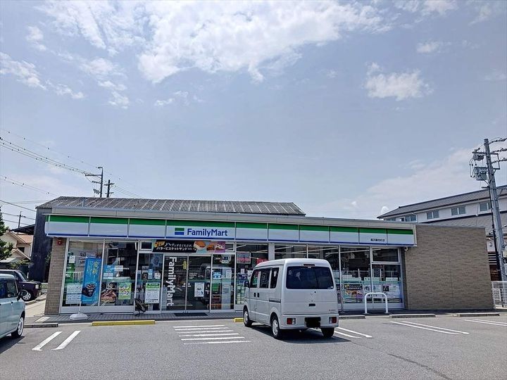 エクレール105の周辺