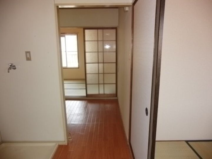 レスト北新川 A棟の居間