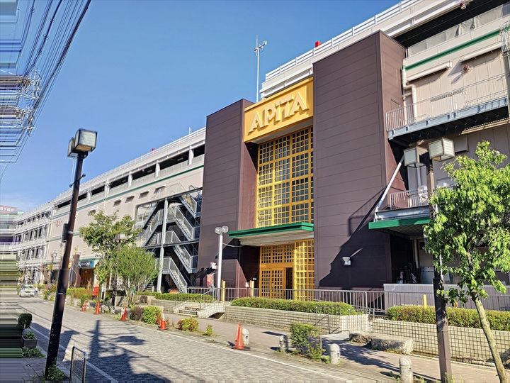 CROIX ROUSSEの周辺