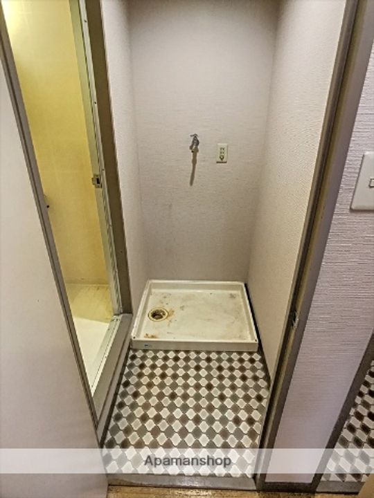 ロイヤル長草203の内装