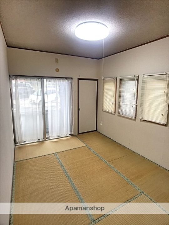 ロイヤル長草203の内装