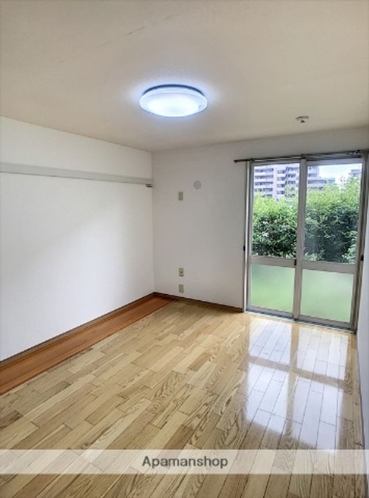 クリアハウス杉A202の居間