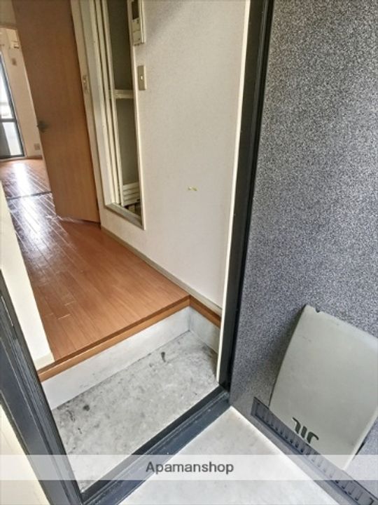エクレル若草202の玄関